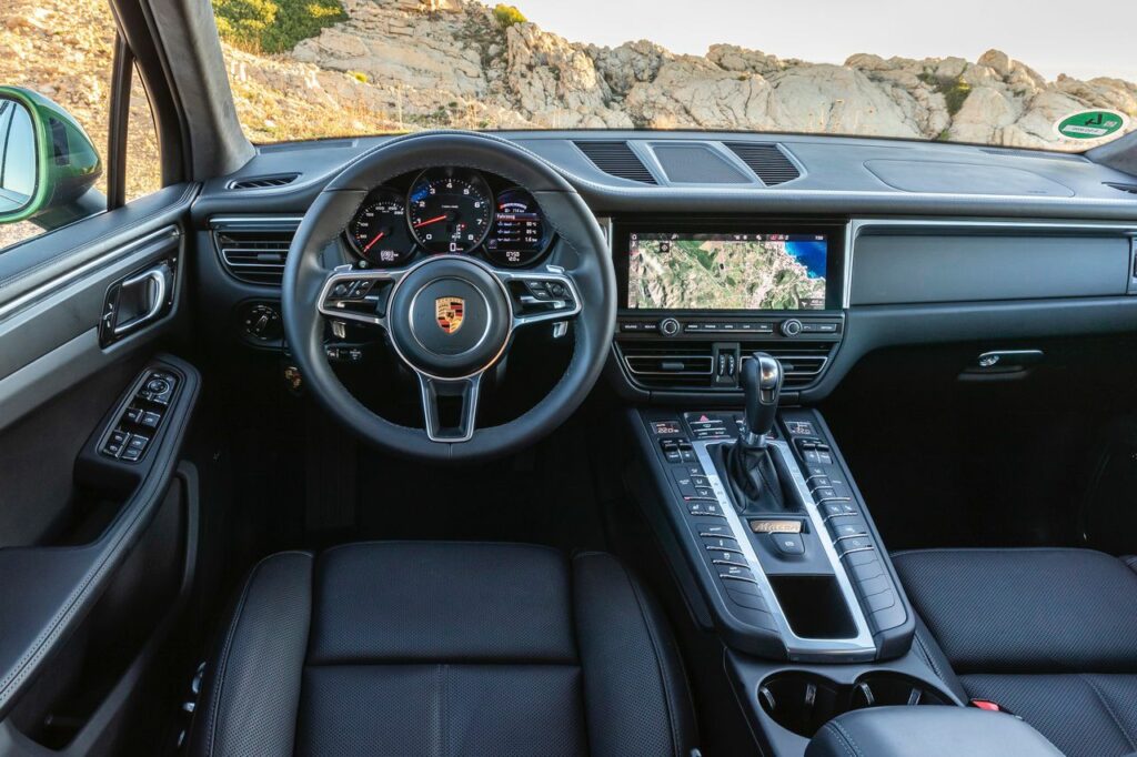 Macan foto del interior model de porsche. Cotxe Andorra